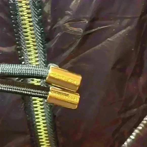 MICHAEL KORS Women’s Sleeveless Puffer Vest Size LARGE Black w/Gold MSRP $125.00 - Picture 5 of 11